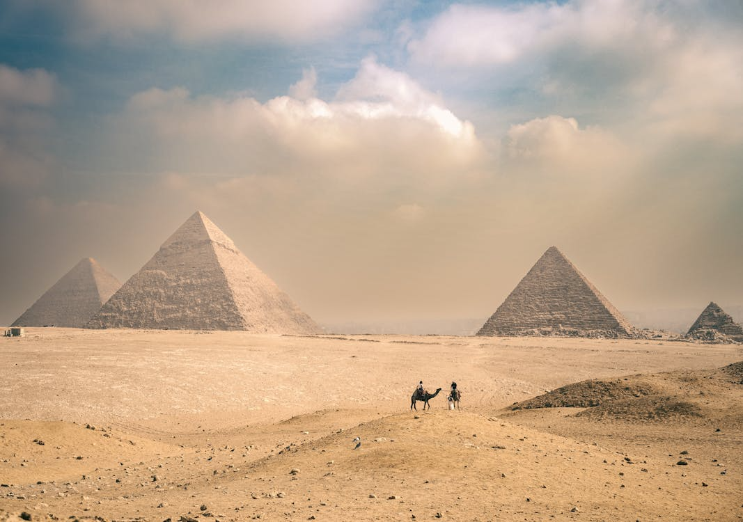 Faraós e Pirâmides: A Eterna Grandiosidade do Antigo Egito